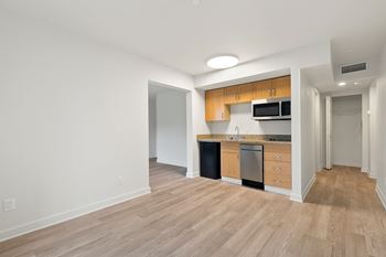 Kitchen with cabinets and modern appliances2