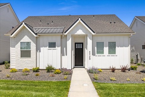 Floor plan for 2 beds, 2 baths, 1040 sqft