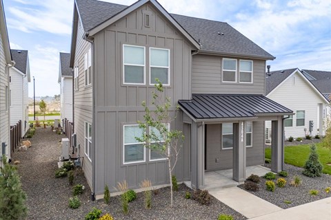 Floor plan for 2 beds, 2.5 baths, 1546 sqft