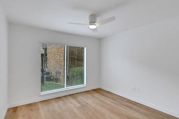 Room with ceiling fan10