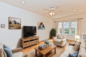 Chicago apartment for rent - Harry Frank Living Room