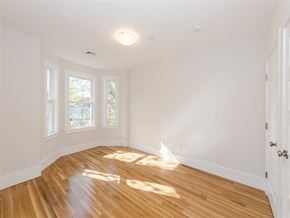 Cambridge apartment for rent - a living room with a hard wood floor and a window