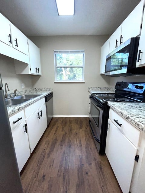 Floor plan for 2 beds, 1 bath, 900 sqft