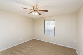 Cuyahoga Falls apartment for rent - A room with a ceiling fan and carpeted floor.