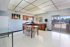 Glendale apartment for rent - A kitchen with a table and chairs.