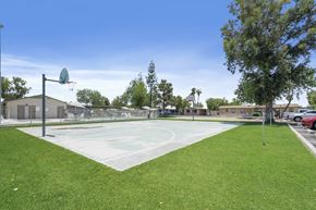 Glendale apartment for rent - Basketball court
