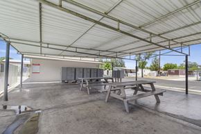 Glendale apartment for rent - Ramada area with picnic tables and mailboxes