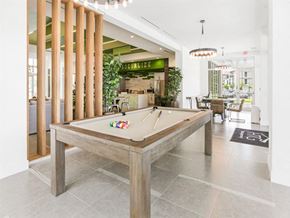 Miami apartment for rent - Pool Table