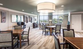 Fort Lauderdale apartment for rent - a large room with tables and chairs