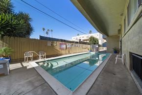 Hollywood apartment for rent - A small pool with a concrete floor and a concrete wall.