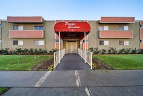 Hawthorne apartment for rent - The entrance to a Pancakes and Pies restaurant.