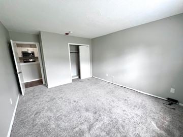 East Providence apartment for rent - Landings on the Trail Apartment Homes