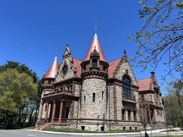 Wellesley apartment for rent - A large castle-like building with a red roof and turrets.