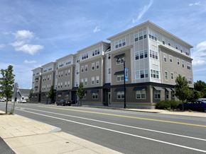 Beverly apartment for rent - Taymil Burnham Building Exterior