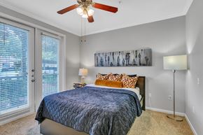 Houston apartment for rent - Bedroom with a bed and a ceiling fan at Vintage Park Apartments, Houston, TX 77070