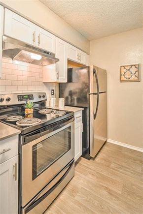 Dallas apartment for rent - Kitchen at Sutton Place, Texas