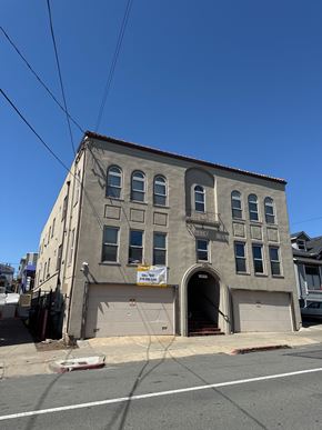 Berkeley apartment for rent - A building with a sign that says "FOR RENT" is located on the corner of a street.