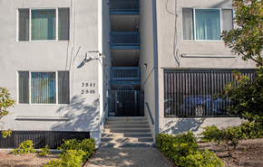 Berkeley apartment for rent - A building with the number 2511 on it.