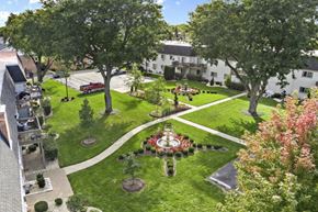 Wheaton apartment for rent - Autumn Mist Courtyard