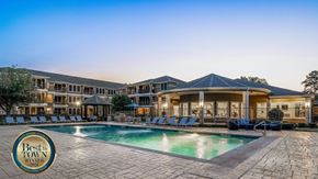 Tyler apartment for rent - A poolside view of a Best in Town winner hotel.