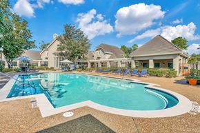 Houston apartment for rent - Marquis Champions Forest sparkling swimming pool with lounge seating and gazebos