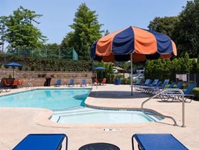 Chesterfield townhouse for rent - Resort style pool and sundeck