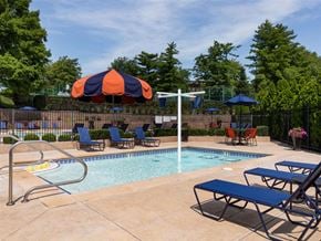 Chesterfield townhouse for rent - Child or toddler friendly pool area