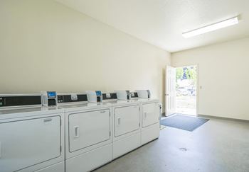 Washer/ dryer hookups