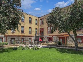 St. Paul apartment for rent - The Courtyard at 653 Artists Lofts