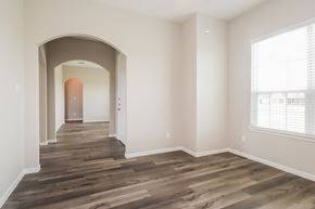 Rosharon townhouse for rent - a living room with a hard wood floor and an arched doorway