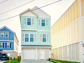 Galveston townhouse for rent - a blue house in front of a row of houses