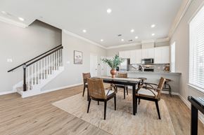 La Marque townhouse for rent - a dining room with a table and chairs