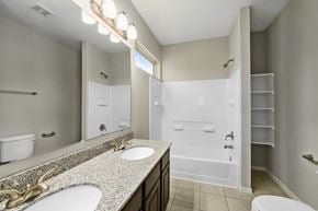 League City townhouse for rent - Luxurious Bathroom at Bay Colony West, League City