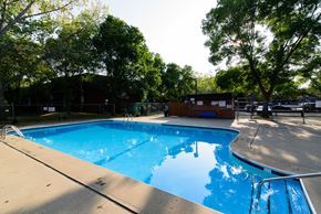 Winnipeg apartment for rent - seasonal pool