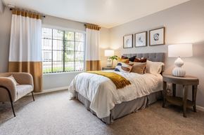 Sacramento apartment for rent - a bedroom with a bed and a window