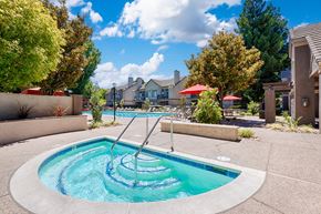 Sacramento apartment for rent - A small round pool with a ladder in the middle.