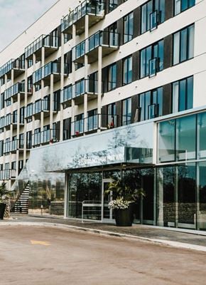 Winnipeg apartment for rent - the building in which the hotel is located