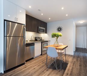 Winnipeg apartment for rent - a kitchen and dining area in a 555 waverly unit