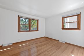 Milwaukee apartment for rent - Humboldt Boulevard Townhomes Master Bedroom