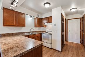 Glendale apartment for rent - Mohawk Townhomes Kitchen