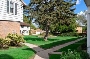 Glendale apartment for rent - Mohawk Townhomes Grounds