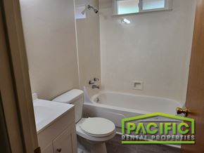 Ashland apartment for rent - a bathroom with a toilet and a bath tub