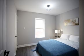 London apartment for rent - a bedroom with a bed and a window