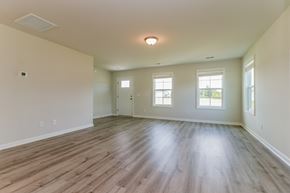 Midway house for rent - 374 Tondee Way
