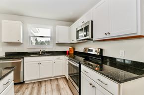 Midway house for rent - 427 Tondee Way