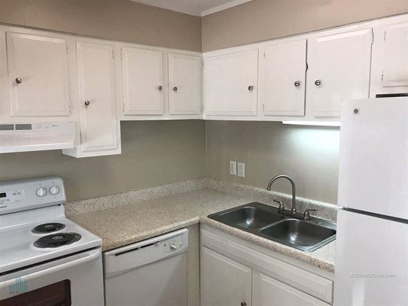 Knoxville apartment for rent - A kitchen with white cabinets and appliances.