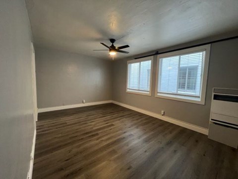 Floor plan for 1 bed, 1 bath, 490 sqft