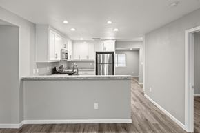 Chico apartment for rent - Modern kitchen with island and granite countertops at OSM Properties Homes & Apartments, California, 95926