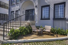 Los Angeles apartment for rent - The Arch Outdoor Seating Areas