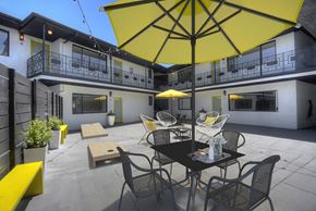 Los Angeles apartment for rent - Outdoor Central Courtyard
